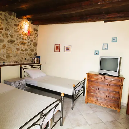 Corfu Ariandi Stone House بيت للعطل *