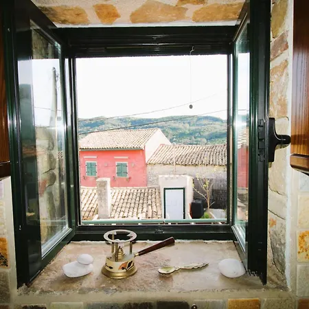Corfu Ariandi Stone House بيت للعطل
